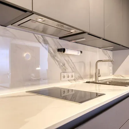 - Haus F, App 0f1402