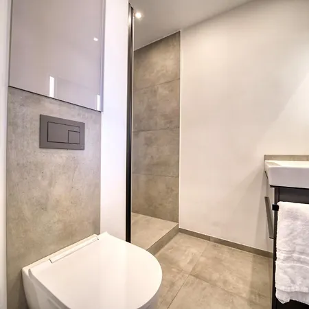 - Haus F, App 0f1402 Διαμέρισμα *